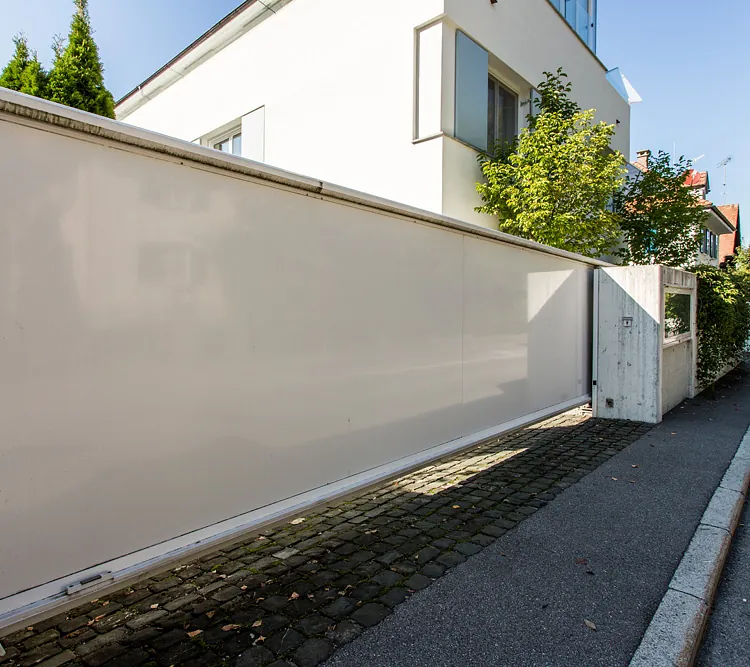 Einfahrtstor und Gehtor