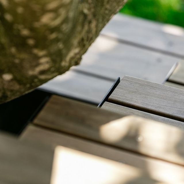 Nahaufnahme Holztreppe Stahlkonstruktion