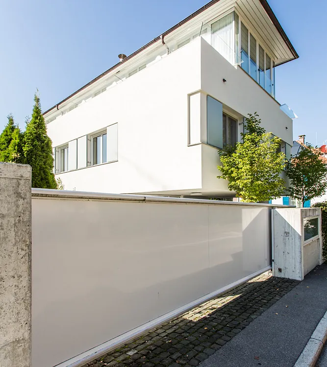 Einfahrtstor und Gehtor